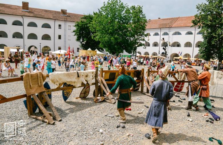 Nagyváradon megelevenedett a lovagkirály idejének középkori, harcias, istenfélő hangulata •  Fotó: Dobre Lehel