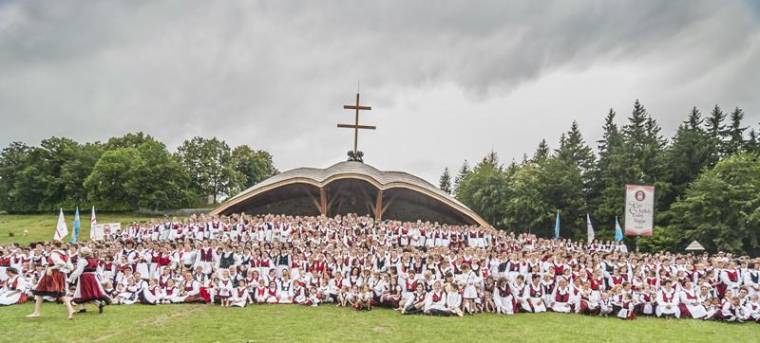 Ezrek a székely népviselet ünnepén