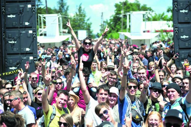 Világsztárok és csápoló partiarcok