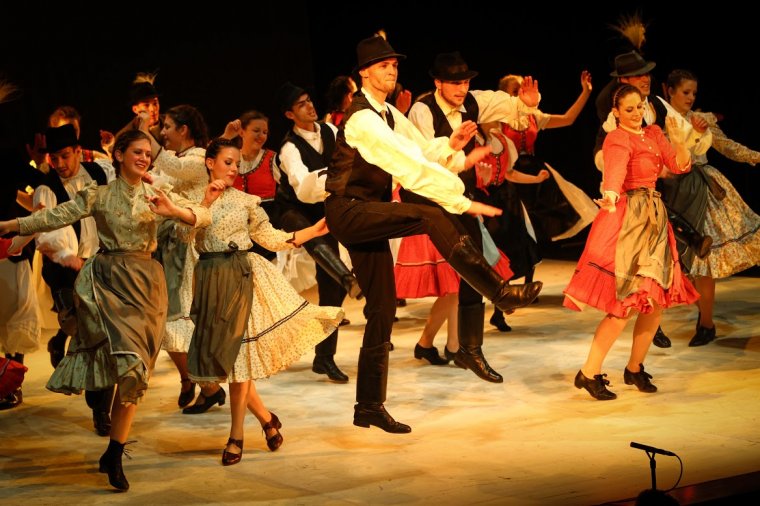 Erdélyben turnézik a Zalai Táncegyüttes