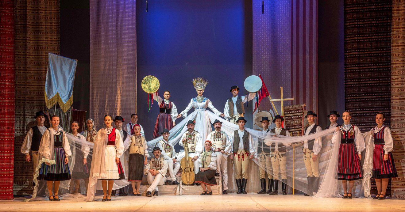 Részlet a Boldogasszony tenyerén című darabból •  Fotó: Hagyományok Háza/Ádám Gyula