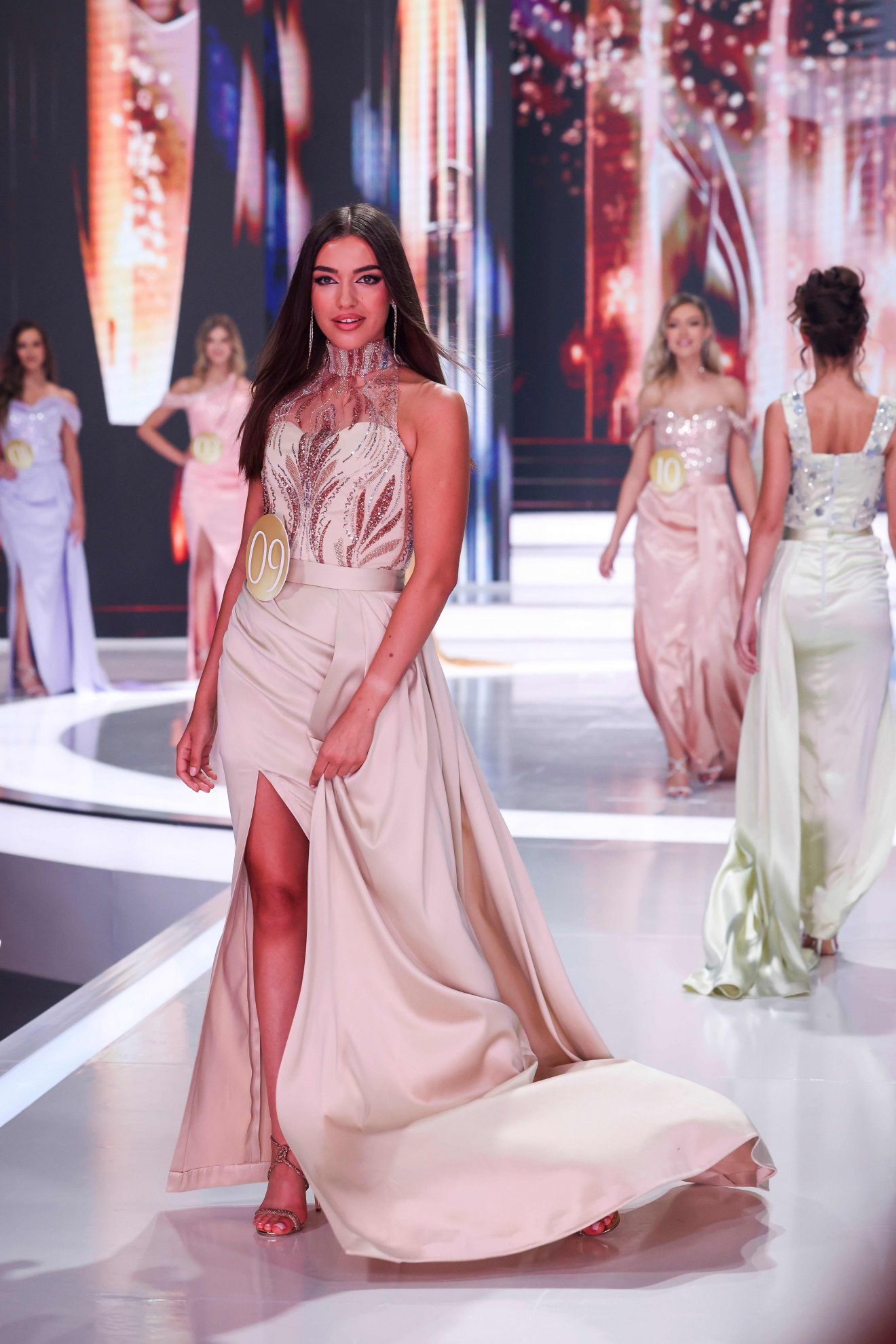 A győztes kiskőrösi Katzenbach Andrea a Magyarország Szépe - Miss World Hungary verseny döntőjében •  Fotó: MTI