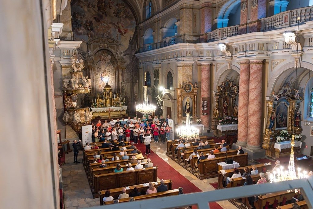 A 15. Hungarikum Napok hivatalos megnyitójára a nagyszebeni belvárosi Szentháromság római katolikus templomban került sor •  Fotó: Szeben. ro