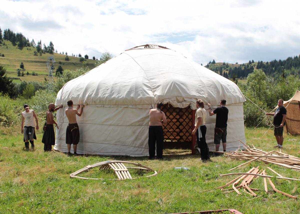 Az idén az EMI-táborban a politika helyett a magyar őskultúra és a hagyományőrzés került előtérbe &bullet;  Fotó: Balázs Katalin