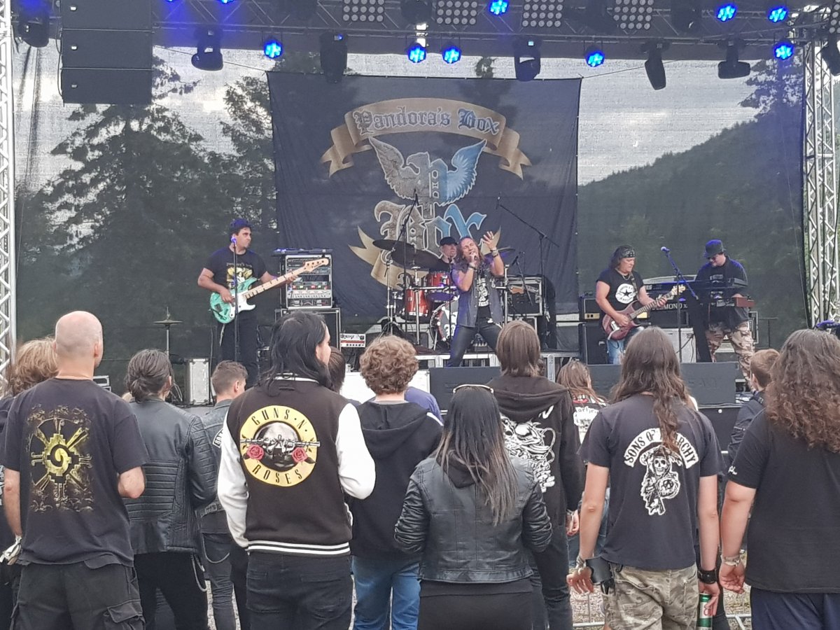 Pandora’s Box. A szervezok a fiatalokat koncertekkel igyekeztek az EMI-táborba csalogatni &bullet;  Fotó: Gergely Imre