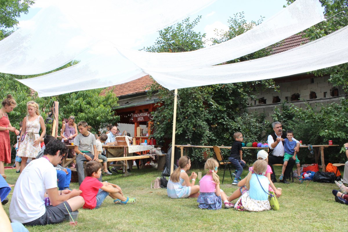 Mesemondás: a gyerekes családoknak is kínáltak programokat •  Fotó: Hagyományok Háza