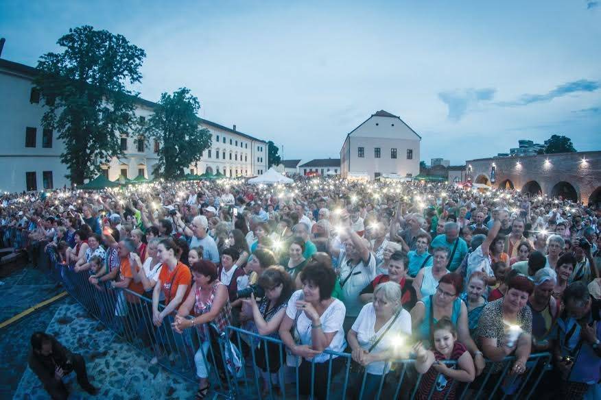 Idén visszaköltöznek a várba az esti nagykoncertek •  Fotó: Szent László Napok Sajtóirodája