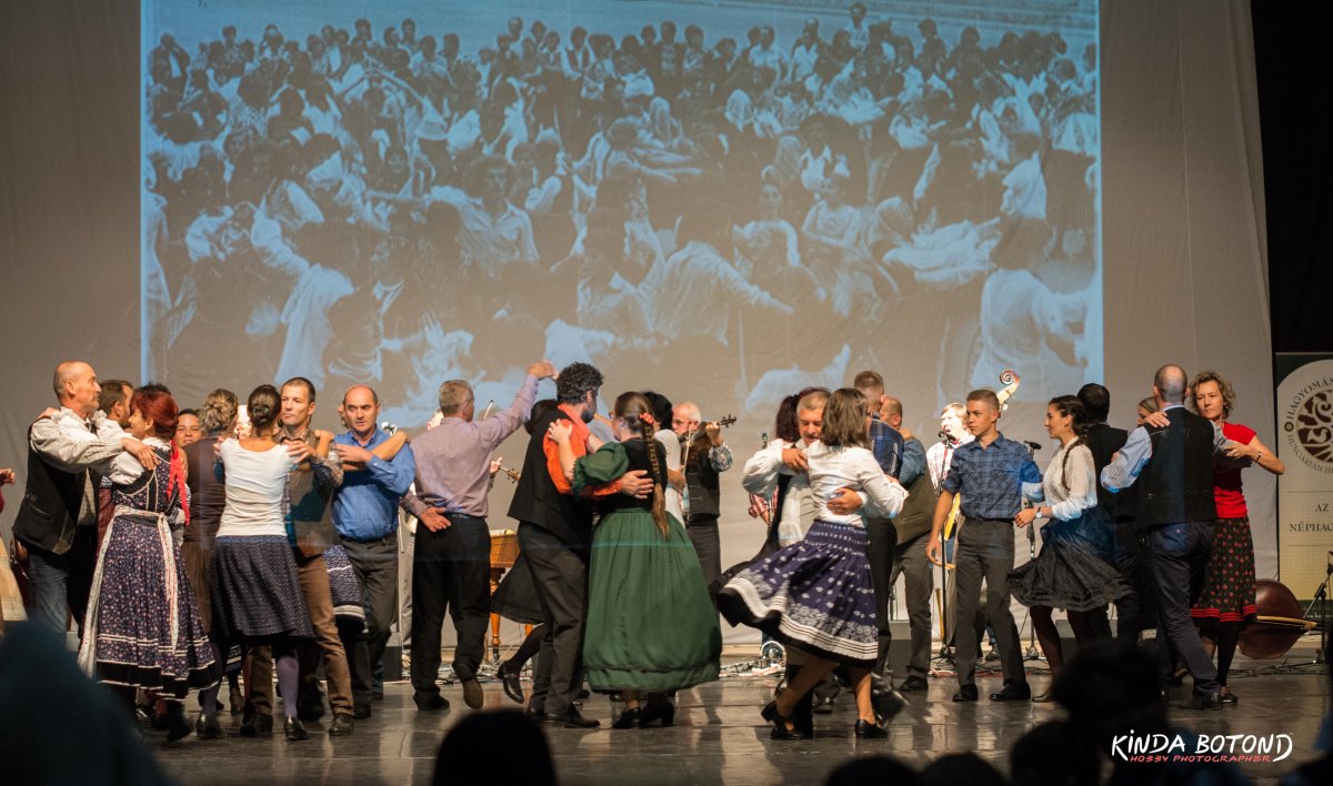 Az egész Kárpát-medence képviselteti magát az Erdélyi Táncháztalálkozón •  Fotó: Hagyományok Háza