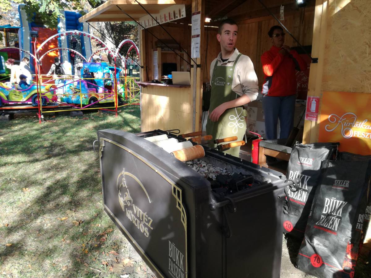 Találó jelmondat: igazi kürtőskalácsot, szívvel-lélekkel! &bullet;  Fotó: Ilyés Szabolcs