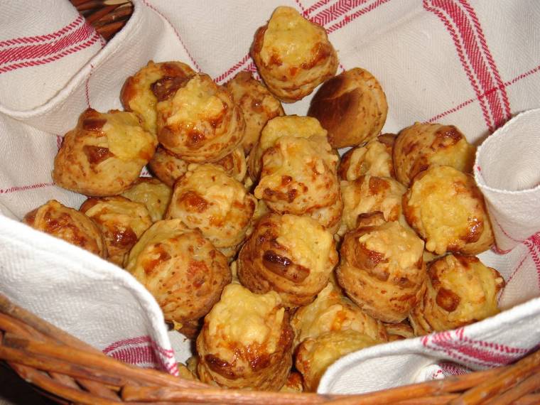 Farsangra hangolt pogácsák