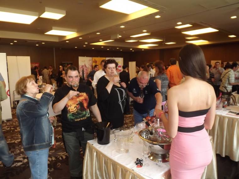 Rosé-fesztivál a Gesztenyés-kertben