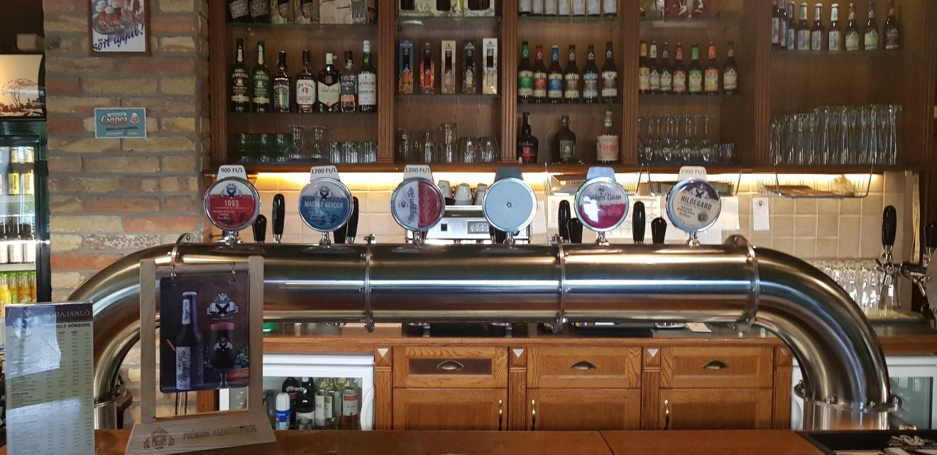 A kilencvenes évek elején indult  békésszentandrási Szent András sörfőzde az elsők között készített kézműves söröket Magyarországon &bullet;  Fotó: Makkay József