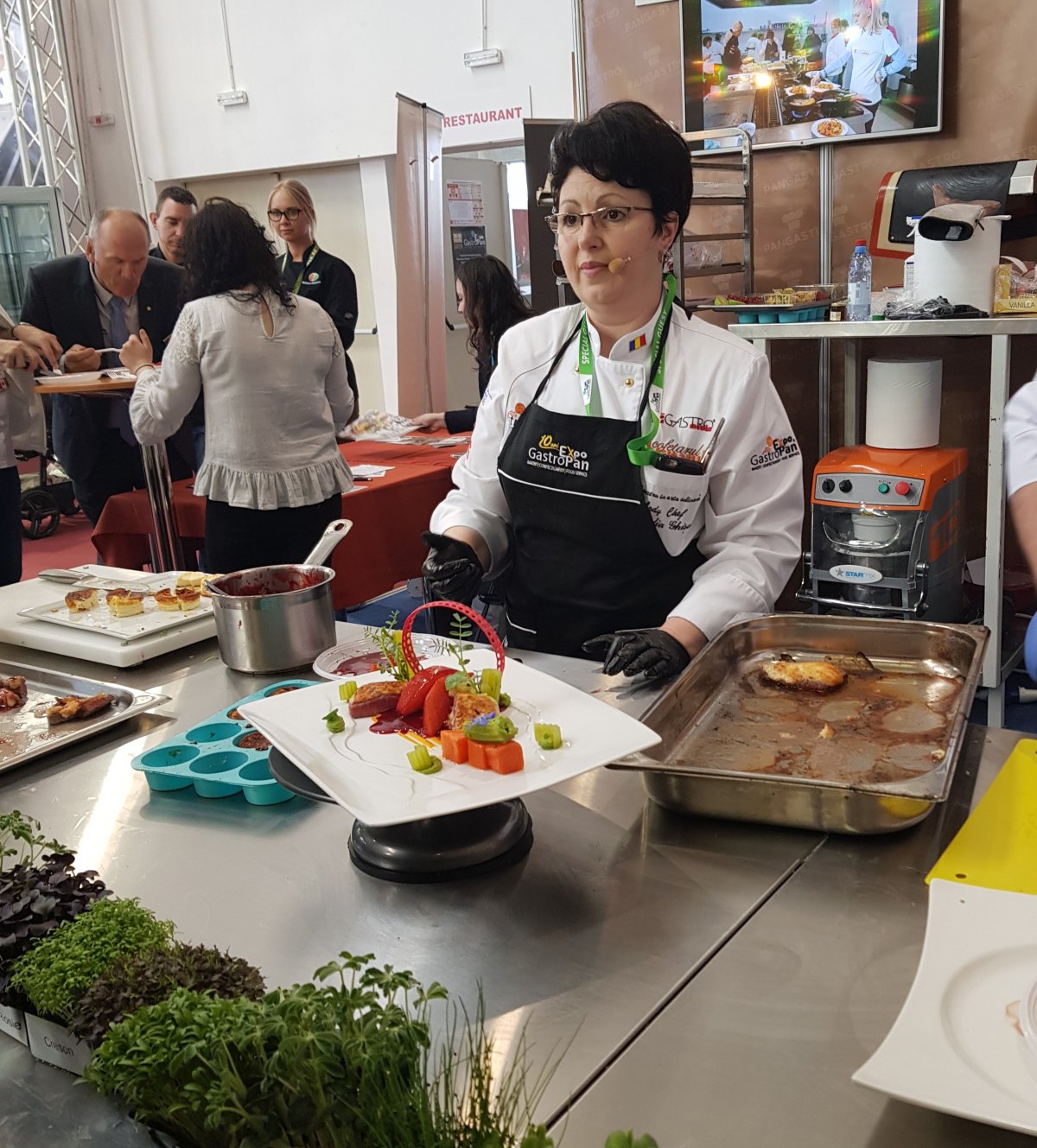 A Szakácsok Világszövetségében huszonnégy női séfet jegyeznek, közöttük a brassói Cornelia Ghișoit &bullet;  Fotó: Makkay József