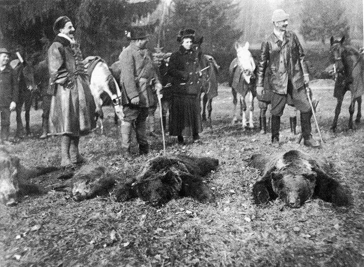 Hátszegi medvevadászat 1881-ből •  Fotó: Benke József gyűjteménye