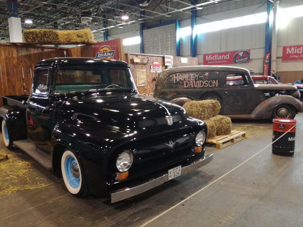 veterán járgányok szerelmeseinek is akadt bőséges kínálat &bullet;  Fotó: Ilyés Szabolcs