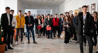 Pénzügyi vetélkedőt szervez az RMKT magyar középiskolás csapatok számára