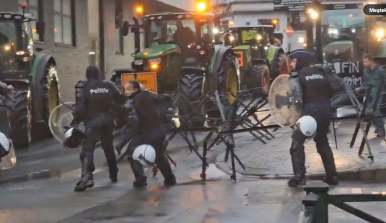 Végső elkeseredés. Franciaországban a gazdák közelharcot vívtak a rendőrséggel •  Fotó: Képernyőmentés – videofelvétel