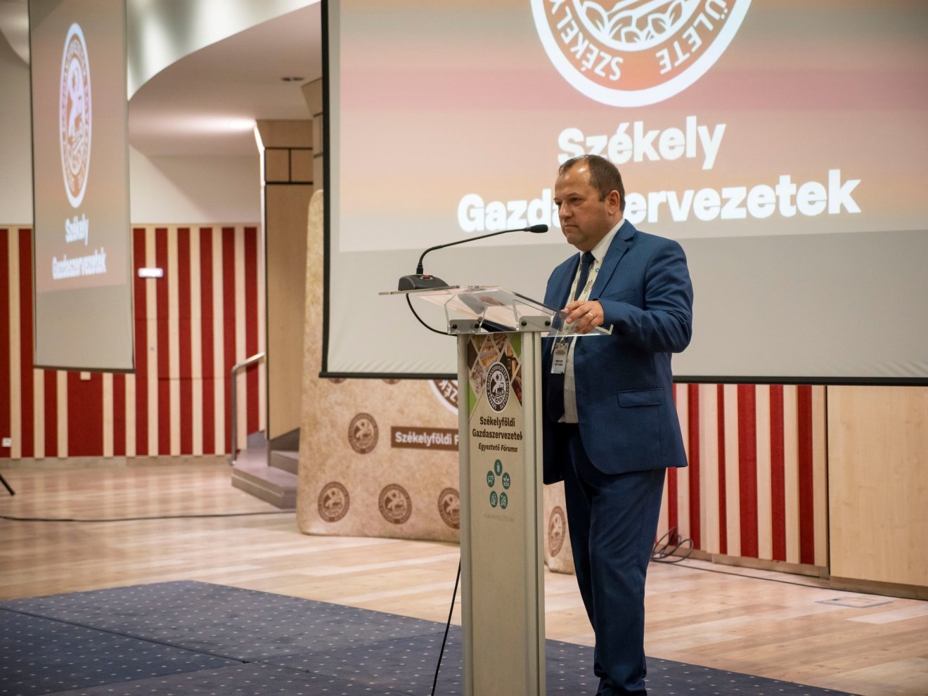 Becze István, a Székelyföldi Gazdaszervezetek Egyesületének elnöke házigazdaként  köszöntötte a résztvevőket •  Fotó: Székely Gazdaszervezetek Egyesülete