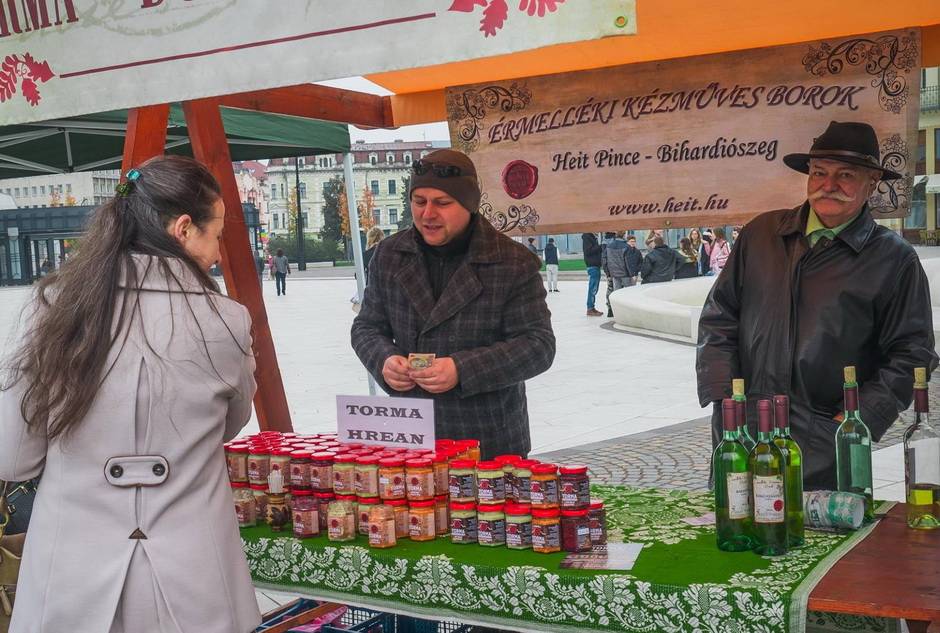 A Heit család termékei a nagyváradi Szent Márton-napi vásáron &bullet;  Fotó: Hejt Pincészet