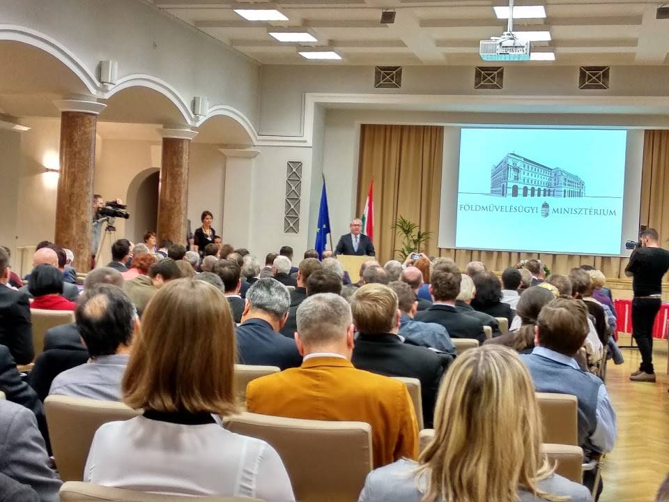 Fazekas Sándor miniszter szerint idén mintegy 100 milliárd forint gazdaságfejlesztési forrás jutott a határon túli magyarok lakta területekre &bullet;  Fotó: EMGESZ