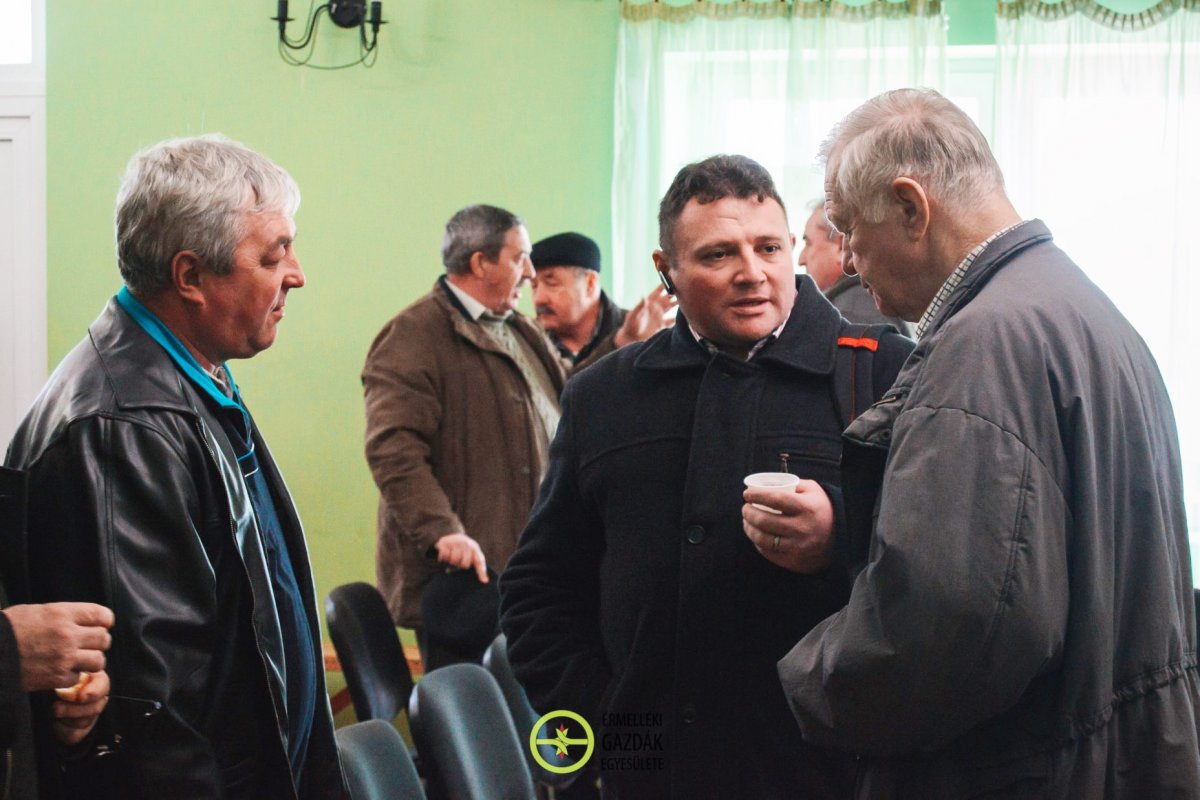 Terefere partiumi gazdák között a konferencia szünetében &bullet;  Fotó: Sütő Éva