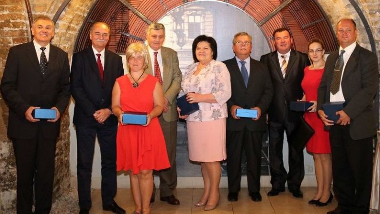 Budapesten a Magyar Tudományos Akadémia Krúdy-termében adták át Az év családorvosa kitüntetéseket a Kárpát-medencei utódállamokból érkező orvosoknak 