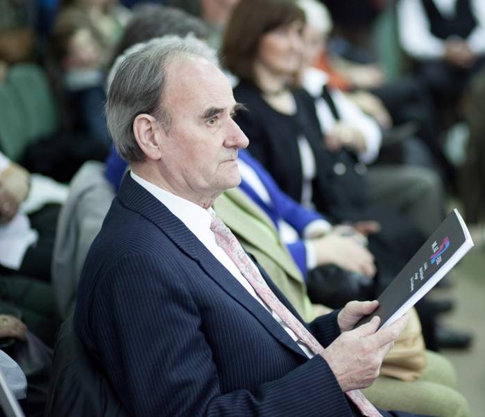 Levelező viszonyban a néppel