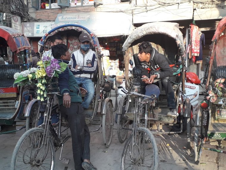 Hinduk, muzulmánok és keresztények között
