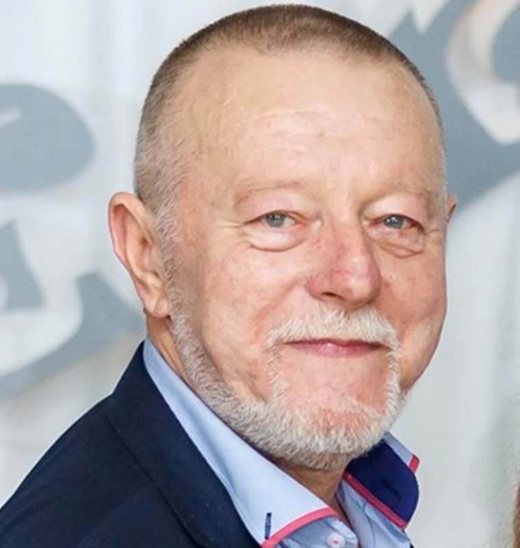 Drótok a falban, antennák a háztetőn