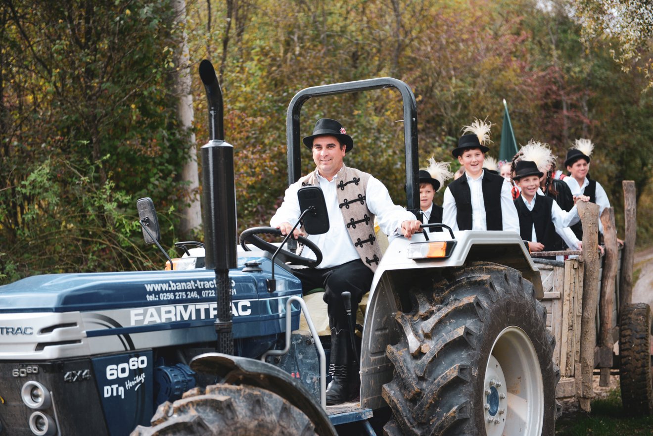 Árvalányhaj Néptánccsoport