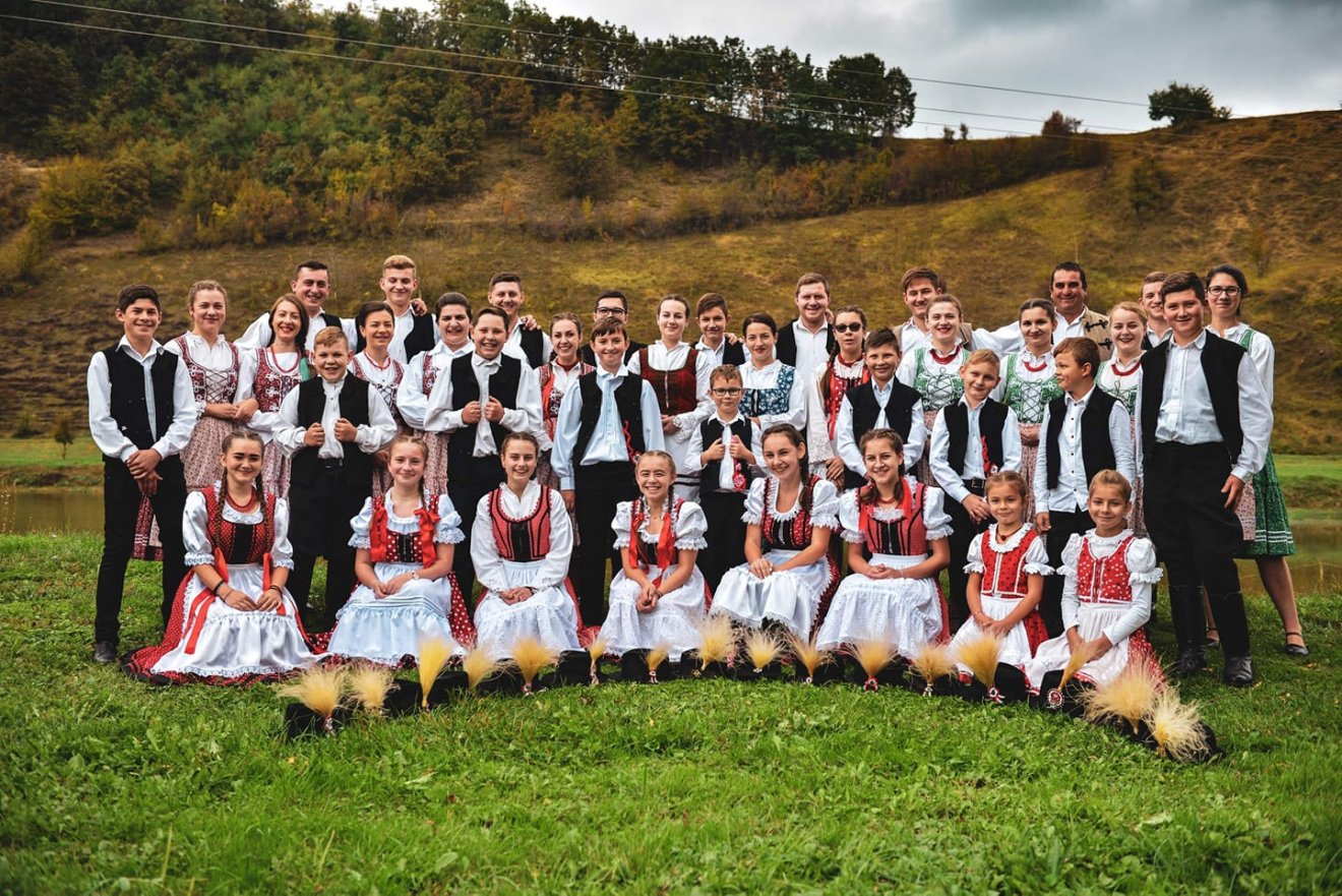 Árvalányhaj Néptánccsoport