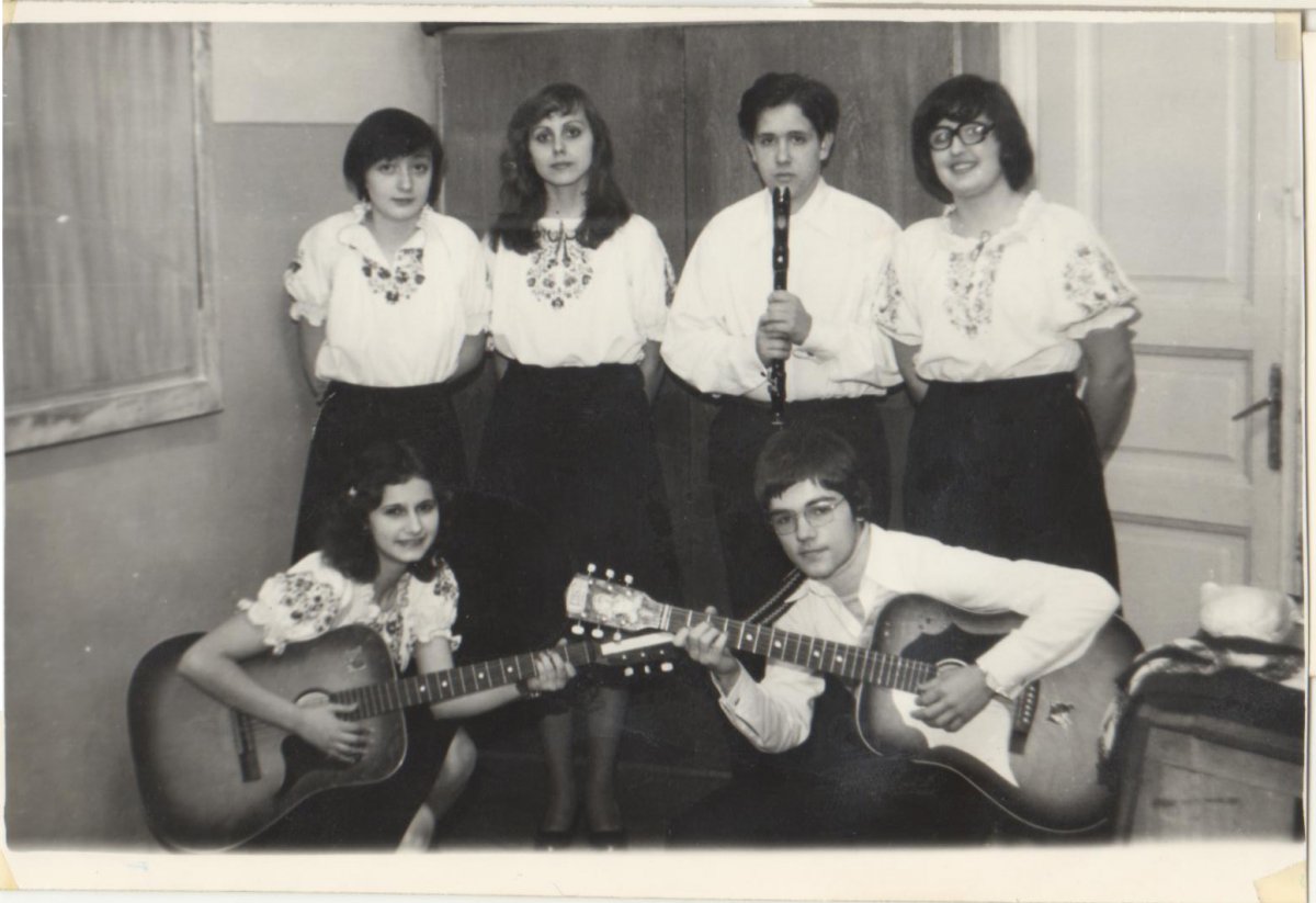 Kostyák Levente (blokkfőtével) már iskolás korában együttest szervezett tehetséges diáktársaiból &bullet;  Fotó: Archív