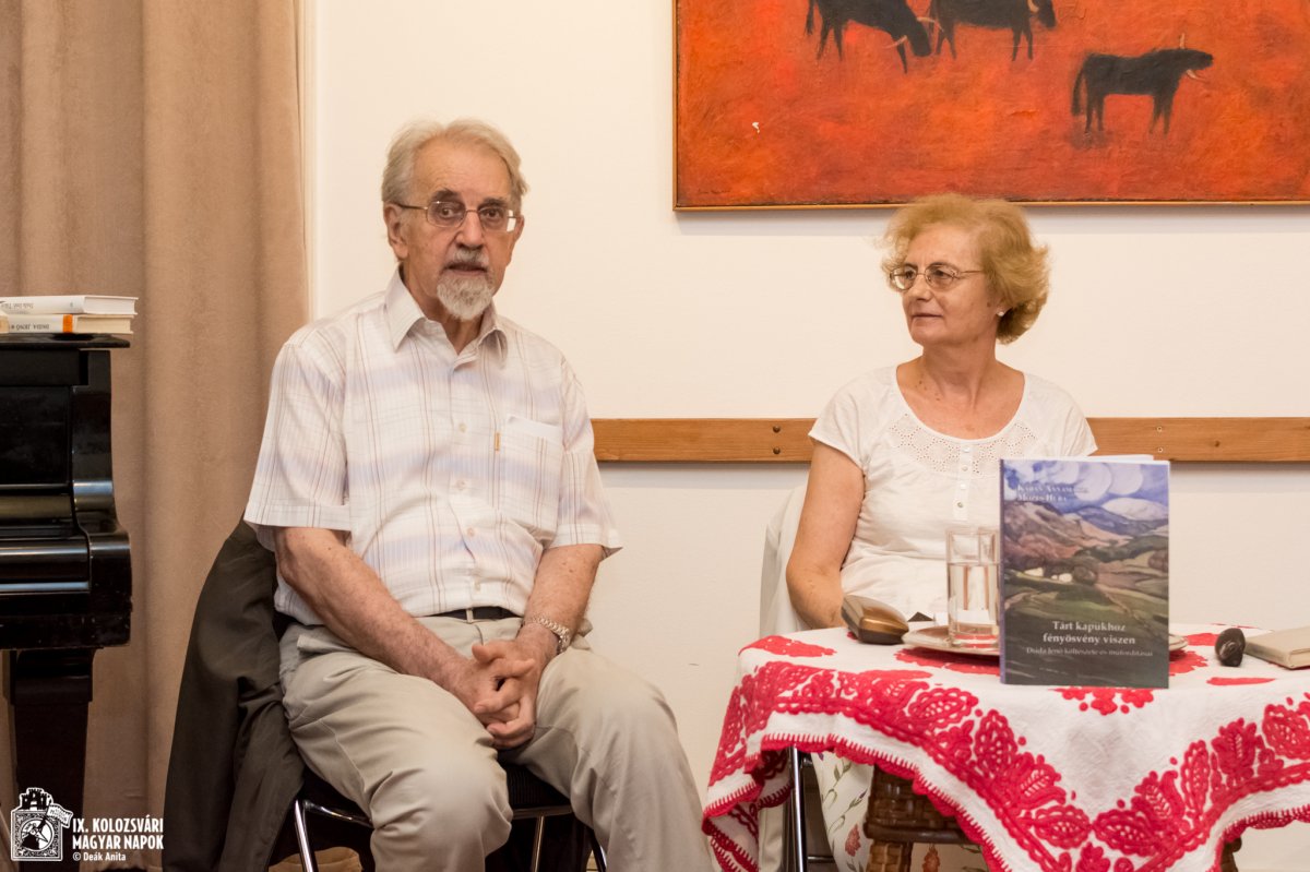 Mózes Huba és felesége, Kabán Annamária a Tárt kapukhoz fényösvény viszen című kötetük bemutatóján &bullet;  Fotó: Kolozsvári Magyar Napok