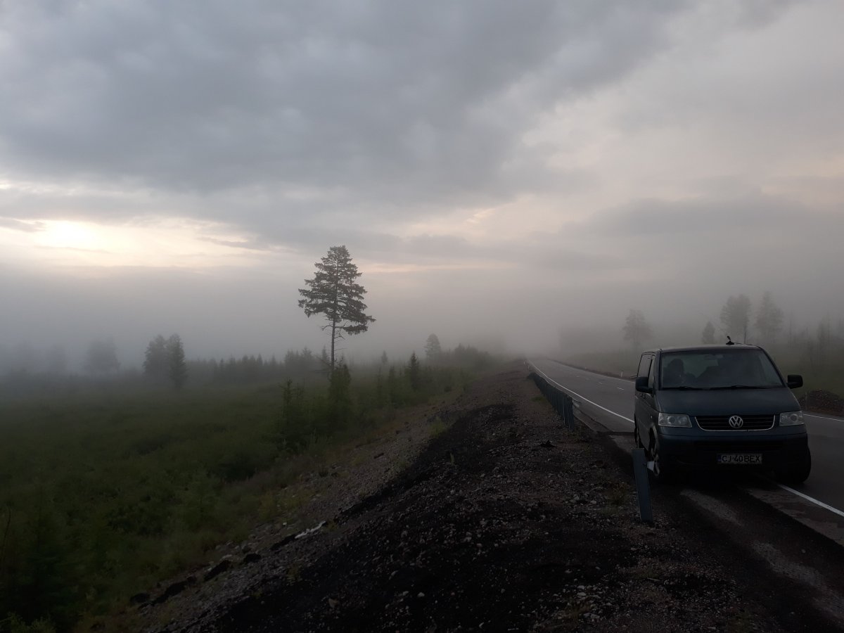 Hajnalhasadás egy szibériai úton &bullet;  Fotó: László Zoltán