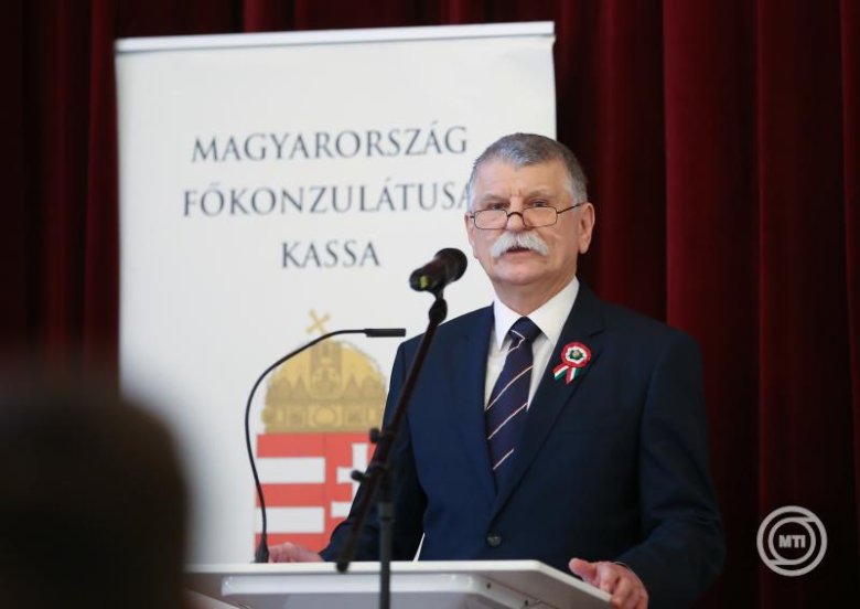 Kövér