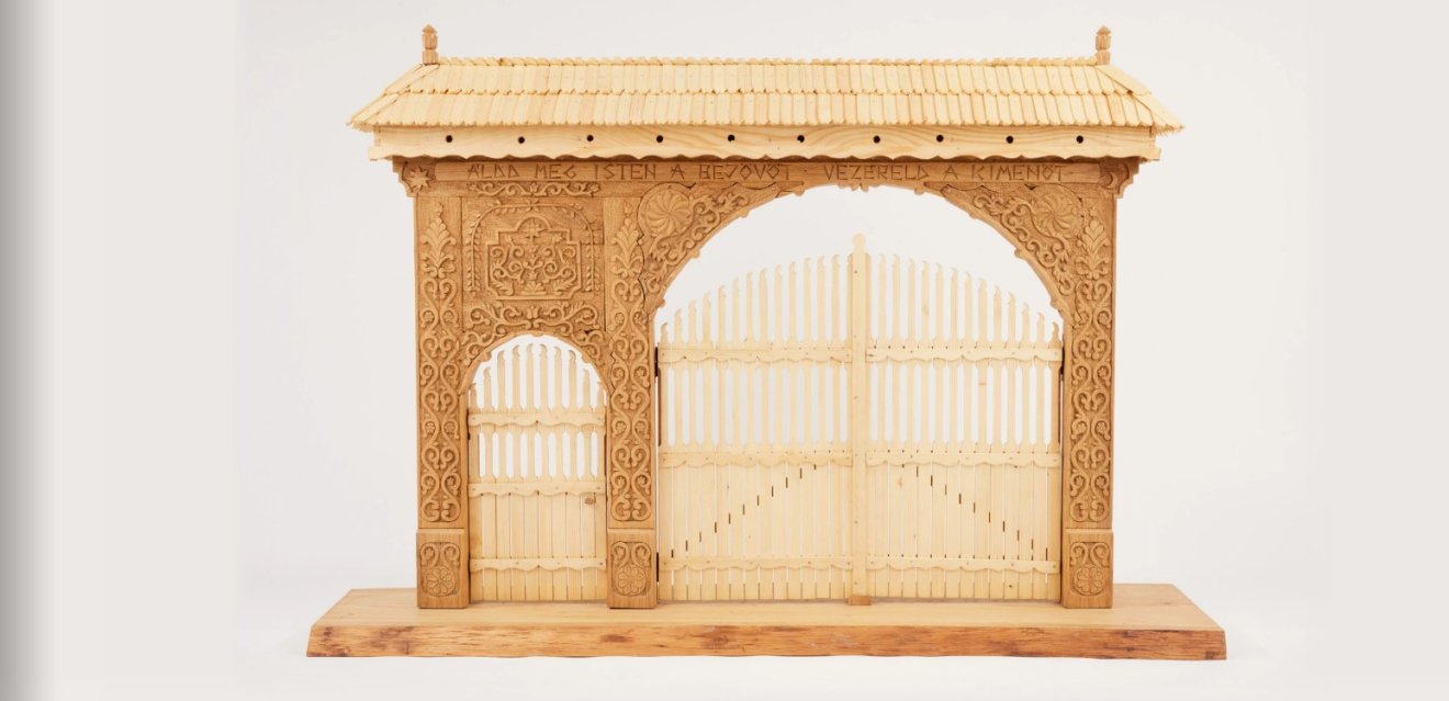 Waum Péter Márius az udvarhelyszéki székely kapu makettéért kapott különdíjat •  Fotó: Hagyományok Háza