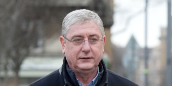 Itt a vége: Gyurcsány Ferenc visszavonul a közélettől és a házasságából is