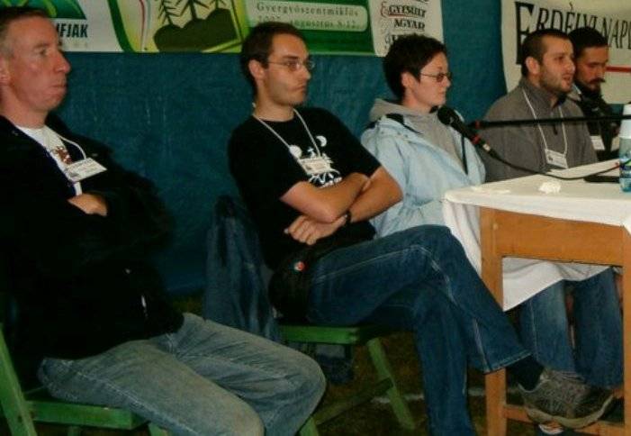 Strahl Zoltán (balról) az EMI táborok megalapozója volt 
