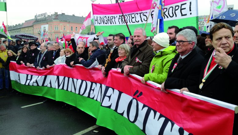 Százezrek a kormányért. A harmadik Orbán-kormány Békemenete ismét hatalmas tömeget mozgatott meg •  Fotó: Ilyés Szabolcs