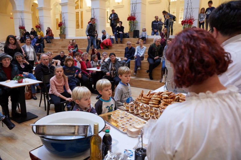 Finomságok előtt. A muravidéki konyhának is vannak jellegzetességei •  Fotó: Csermák Zoltán