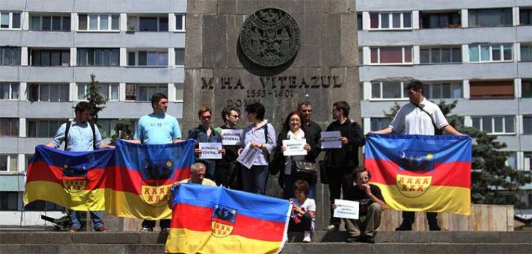 Háromnyelvű Erdélyt akarnak a transzszilvanisták