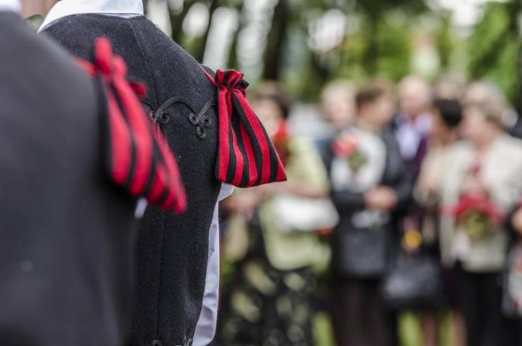 Filiszterek lesznek maguk is