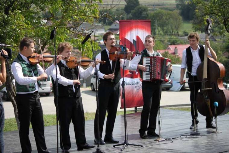 Erdélyből Budapestre száll a páva