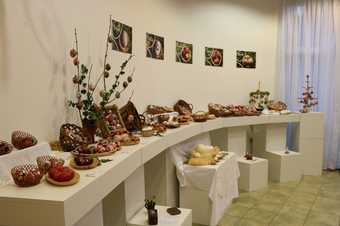 Annyi embert elvarázsolt már a tojásírás, hogy egy ilyen átfogó tárlatot is megrendezhettek a Délvidéken •  Fotó: Hagyományok Háza