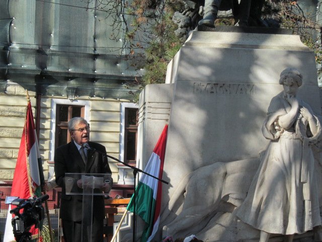 Tőkés László Nagyváradon: „Hol állunk ma már Szacsvay Imre példájához képest? Előtte és a vértanúink előtt Krisztus példája ragyogott” 