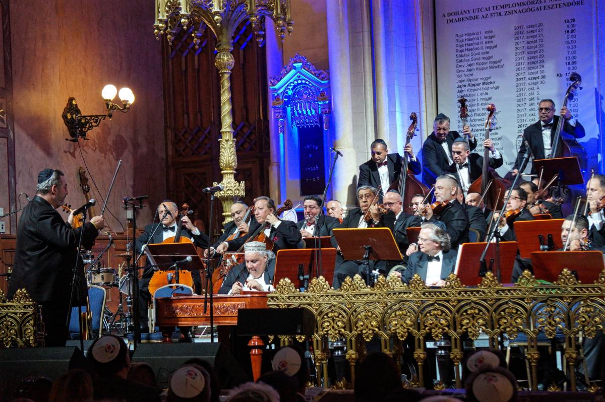 A 100 tagú cigányzenekar nem véletlenül került be a Hungarikumok gyűjteményébe &bullet;  Fotó: Szentgyörgyi Ákos