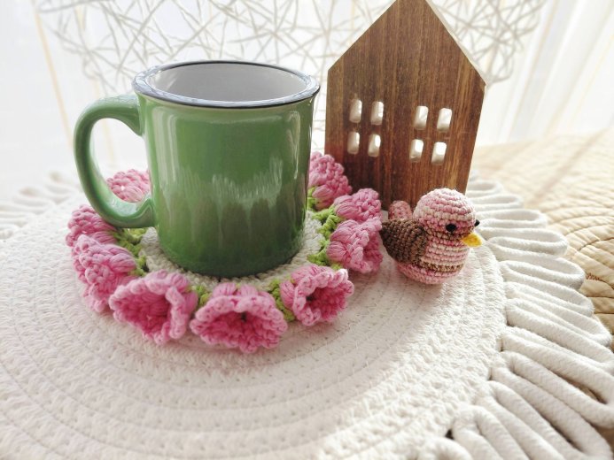 Gombolyag fonaltól a saját alkotói világig: családi örökség kel életre a horgolt figurákban