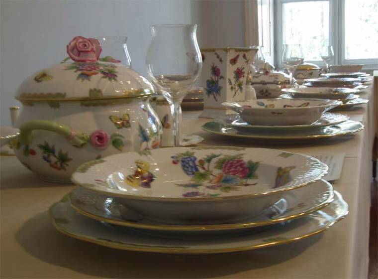 Herendi „fehér arany” a Bánffy-palotában