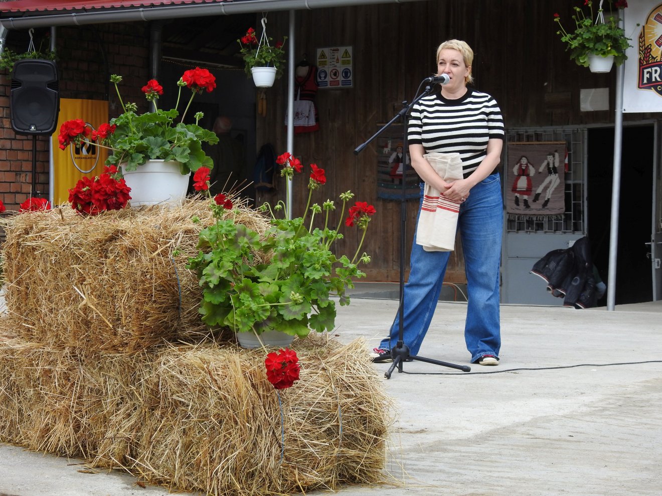 Kerekes Emőke a gyulakutai malom ünnepségén a faluhoz kötődő gyerekkori emlékeit is felelevenítette &bullet;  Fotó: Makkay József