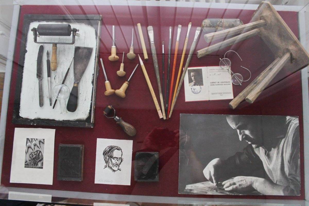 Gy. Szabó Béla szerszámai: viszonylag egyszerű munkaeszközökkel nagyszerű alkotások jöttek létre &bullet;  Fotó: Horváth László